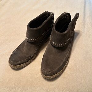 UGG Gray Chukka Boots with Suede Finish